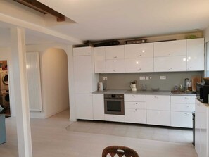 Private kitchen - Familienhaus in Frankreich mit den Füßen im Wasser (Plouguerneau)