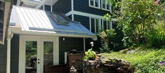  Beautiful rural  getaway with private suite  full kitchen, wifi and sauna.