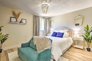 2 soverom, skrivebord, strykejern/-brett og wi-fi