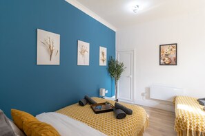 1 slaapkamer, een strijkplank/strijkijzer, gratis wifi, beddengoed