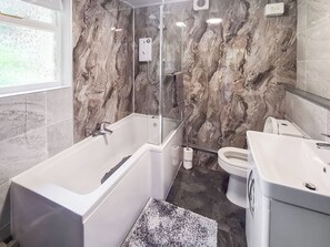 Towels - 2 bedroom accommodation in Aldwark, near Brassington (Aldwark, near Brassington)