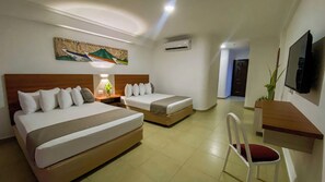 客房内保险箱、办公桌、免费 WiFi