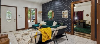 Luxe 4bd - Movie, Games - Centrally Located