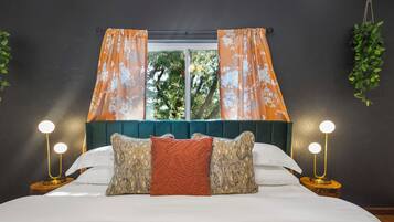 4 bedrooms, iron/ironing board, free WiFi, bed sheets