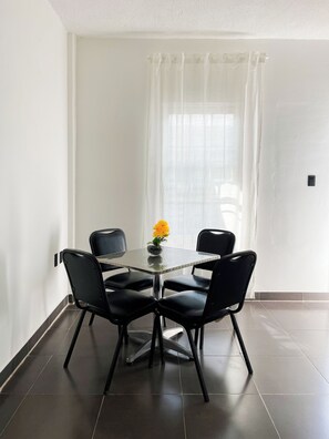 Studio Classique, patio, vue jardin | Cuisine privée