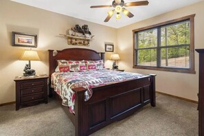 6 chambres, fer et planche à repasser, lit de bébé portatif