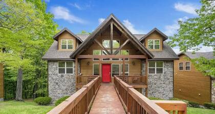 3 min to SDC! * 8 Beds/6 Bath * Game Room* NO STEPS*