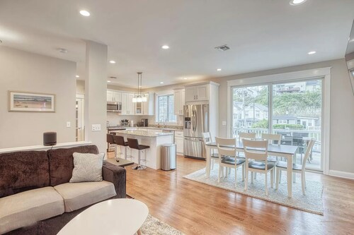 Waterfront Escape! NYC Ferry, Beach, Modern New Construction 3 bedroom 3 bath