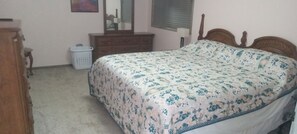 1 bedroom, free WiFi, bed sheets - HICKORY HIDEOUT
The cabin is surrounded by a large area of trees for privacy (Mena)