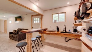 Interior - Community Perks: Elk Creek Escape - Deluxe Cabin C (Hillsgrove)