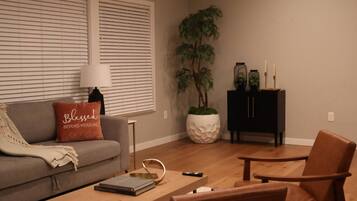 TV connectée, livres, chaßne hi-fi