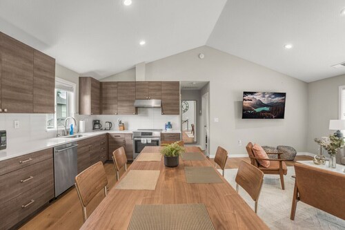 Luxury Scandinavian Home - Near PDX/Waterfront