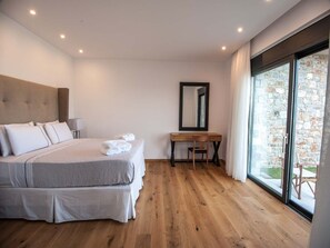6 bedrooms, in-room safe, iron/ironing board, free WiFi