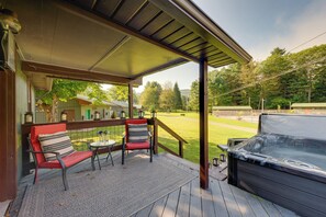 Terrace/patio - Private Hot Tub: Main Cabin at Elk Creek Escape! (Hillsgrove)