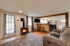 Fernseher, Kamin, Tischtennisplatte