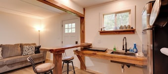Deluxe Cabin G: 9 Mi to Worlds End State Park!