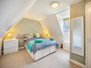 5 bedrooms, free WiFi, bed sheets - 5 bedroom accommodation in Sloothby. near Skegness (Sloothby. near Skegness)