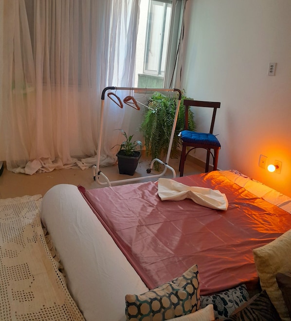 2 chambres, fer et planche à repasser, draps fournis