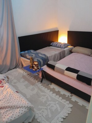 2 bedrooms, iron/ironing board, bed sheets