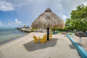 On the beach - Florida Keys Getaway w/ Stunning Ocean Views (Layton)