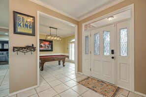 Games room - Right At Home- Midland Santiago Dreams w/ man cave, two large yards xtra parking (Midland)