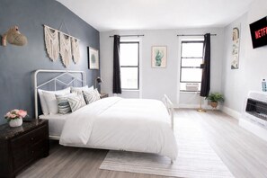 1 makuuhuone, työpöytä, silitysrauta/-lauta, Wi-Fi