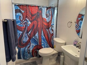 Handtücher, Seife, Toilettenpapier