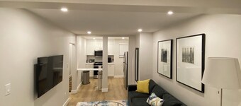 2 Bedroom Beauty! Located on the Lakeshore in Port Credit, Mississauga.