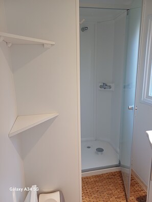Haartrockner, Seife, Shampoo, Toilettenpapier