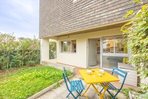 Outdoor dining - Le Petit Cocon Marin - Appt à 200m de la plage (Courseulles-sur-Mer)