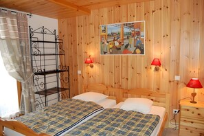 7 bedrooms, iron/ironing board, WiFi