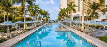 𝐅𝐢𝐧𝐝𝐢𝐧𝐠 𝐌𝐞𝐢𝐥𝐢’𝐬 Beautiful Beachfront Crystal ShoresResort+Amenities