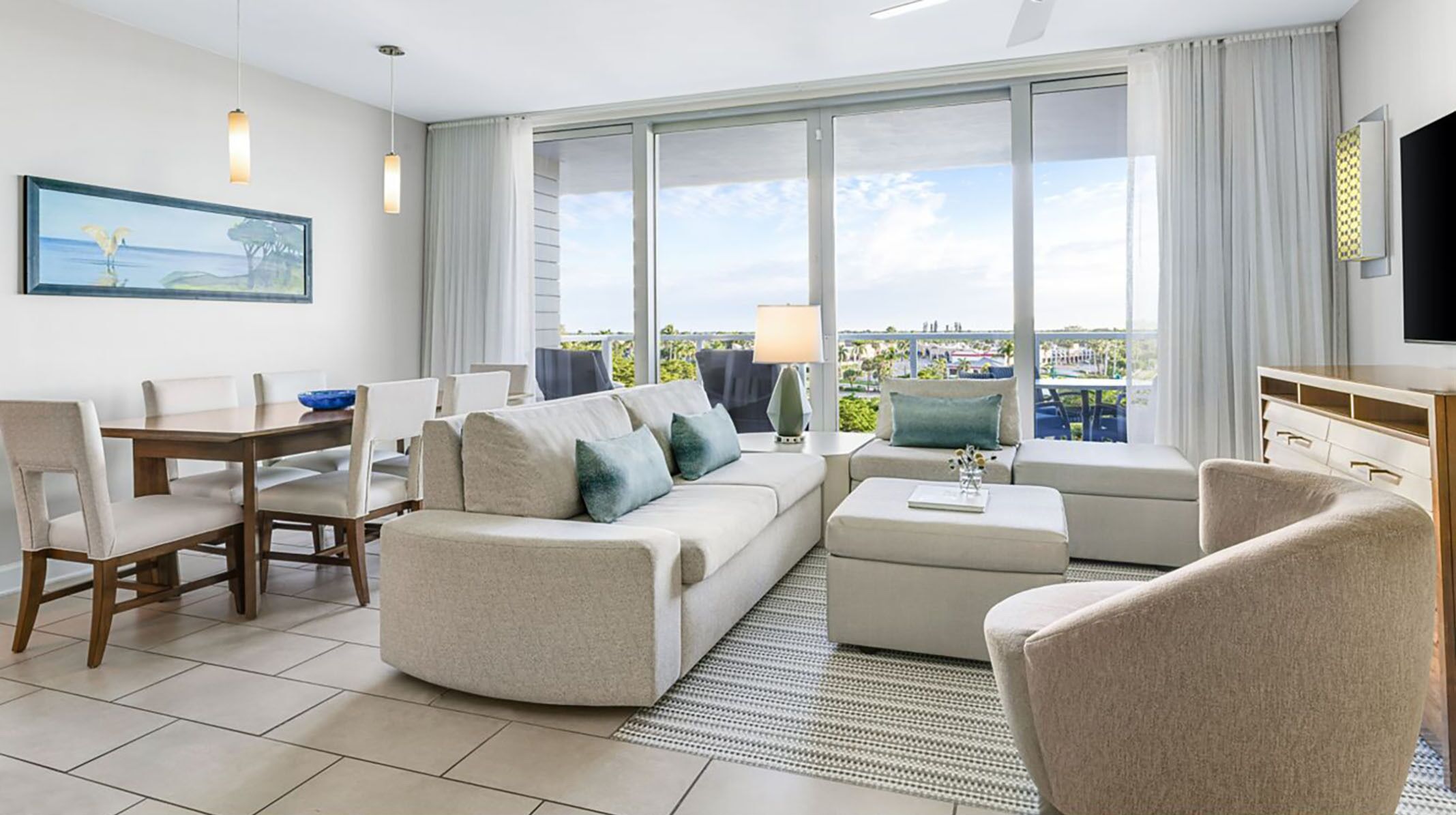 TV connectée, jeux vidéo, lecteur de DVD, baby-foot