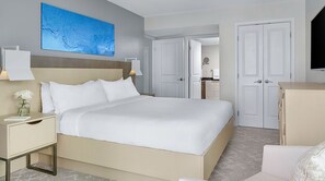 2 sovrum, värdeförvaringsskåp på rummet och skrivbord