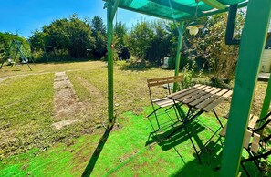 Outdoor dining - Vacation House in Quiet Village, Welcome to our 3 bedroom countryside retreet (MONNERVILLE)