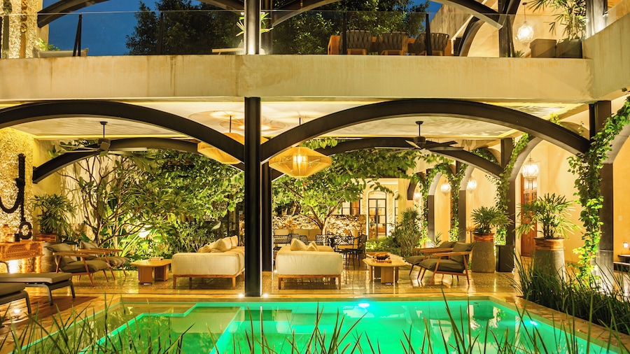Adoro Hotel Boutique