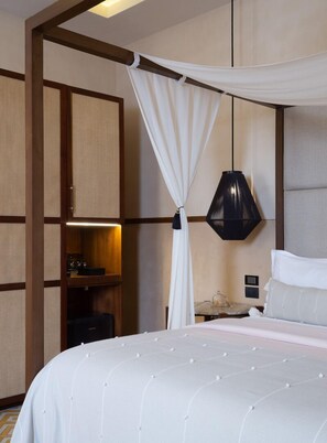 Habitación clásica, 1 cama King size | Sábanas de algodón egipcio, ropa de cama de alta calidad y minibar