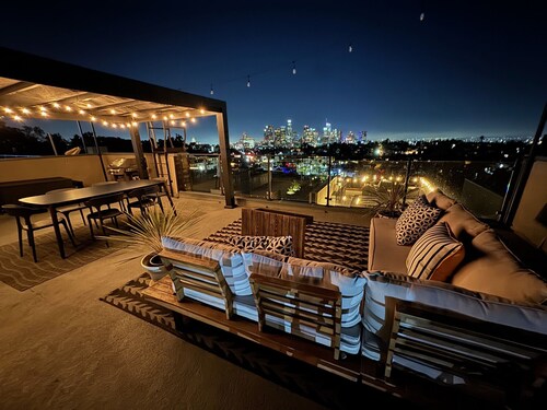 Modern Echo Park townhouse with stunning roof