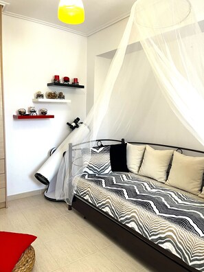 3 bedrooms, bed sheets