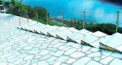 Maisonette with unlimited sea view and private pool
