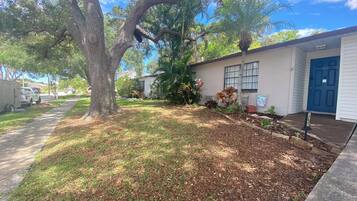 المنطقة المحيطة بالمنشأة