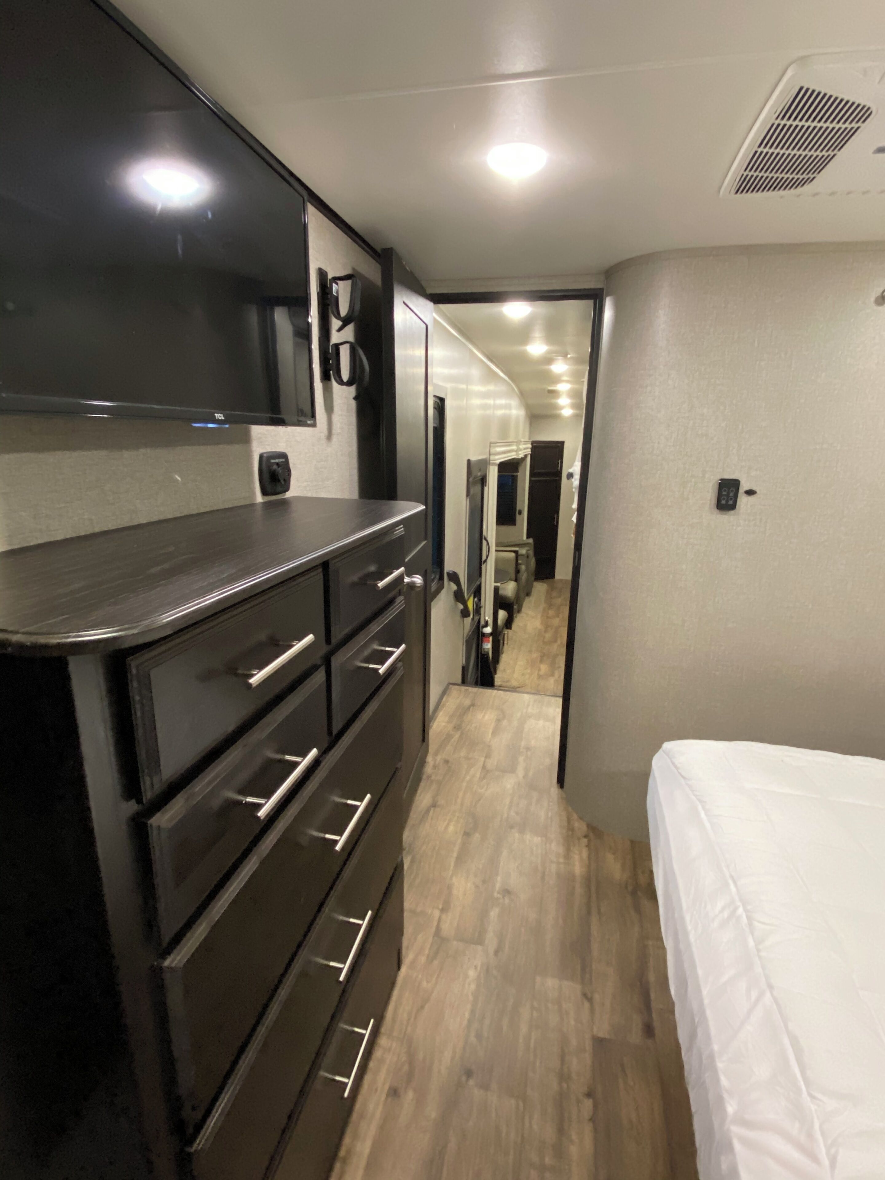 3 bedrooms, desk, iron/ironing board, travel crib