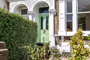 Exterior - Charming London Retreat (London)