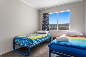 4 bedrooms, travel cot, bed sheets