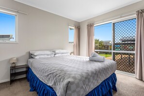 4 bedrooms, travel cot, bed sheets