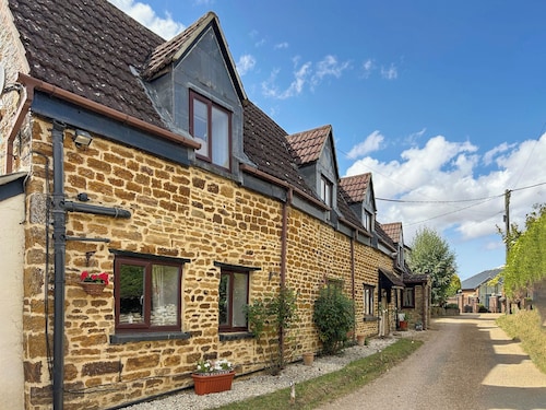 3 bedroom accommodation in Walgrave