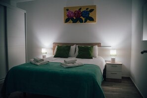2 室のベッドルーム、アイロン / アイロン台、WiFi、ベッドシーツ