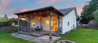 The NorthWest Vibes 6bd/3ba  w/GameRoom Covered String Light Deck w/ BBQ&Firepit