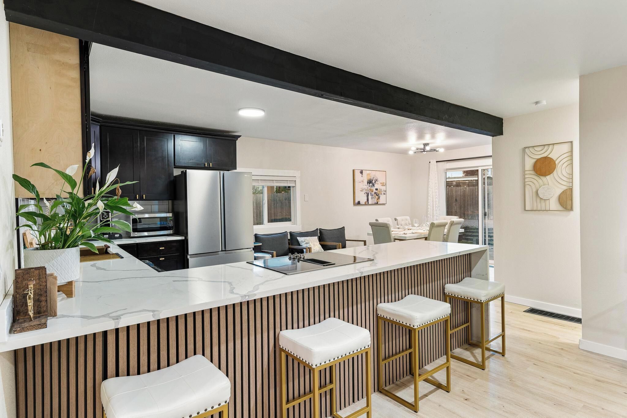 Fridge, microwave, stovetop, dishwasher