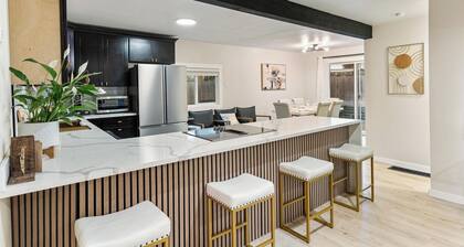The NorthWest Vibes 6bd/3ba w/GameRoom Covered String Light Deck w/ BBQ&Firepit